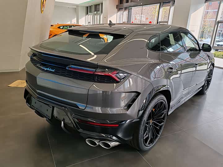 Фото 3 - Lamborghini Urus SE