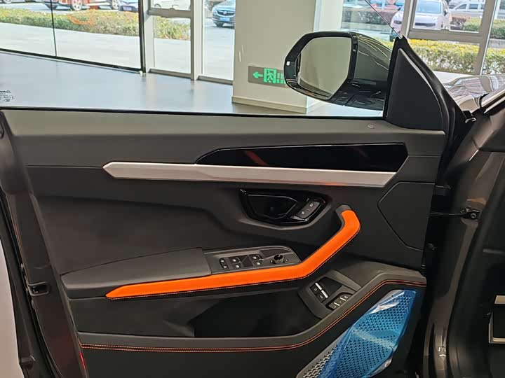 Фото 5 - Lamborghini Urus SE