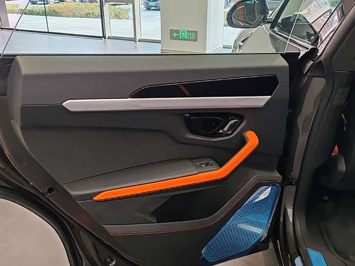 Фото 6 - Lamborghini Urus SE