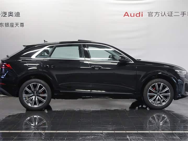 Фото 4 - Audi Q8