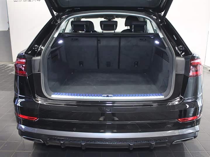 Фото 7 - Audi Q8