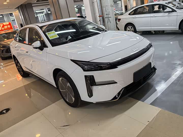 Фото 2 - Geely Galaxy L6