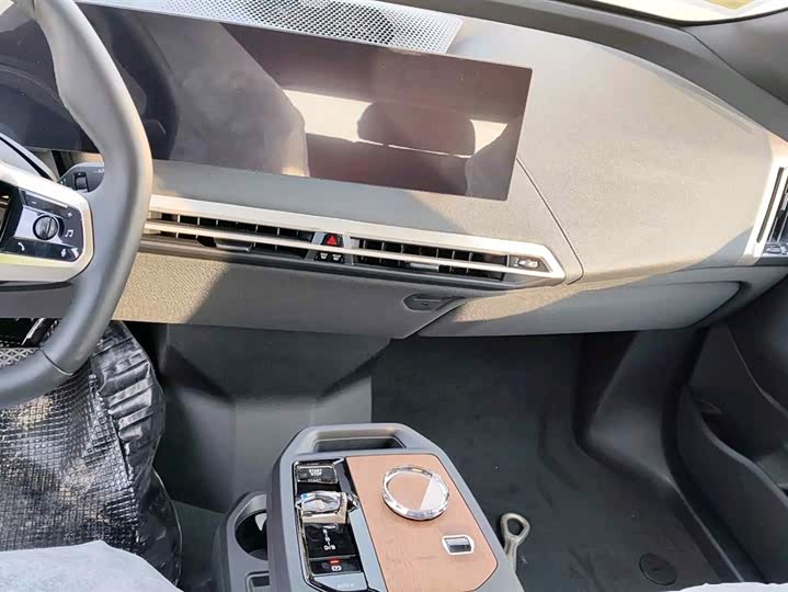 Фото 12 - BMW iX