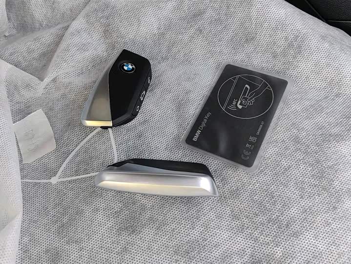 Фото 14 - BMW iX