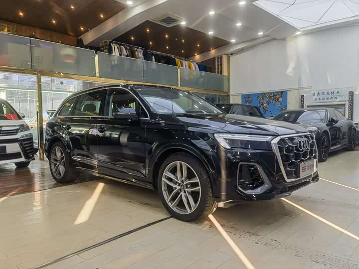 Фото 3 - Audi Q7
