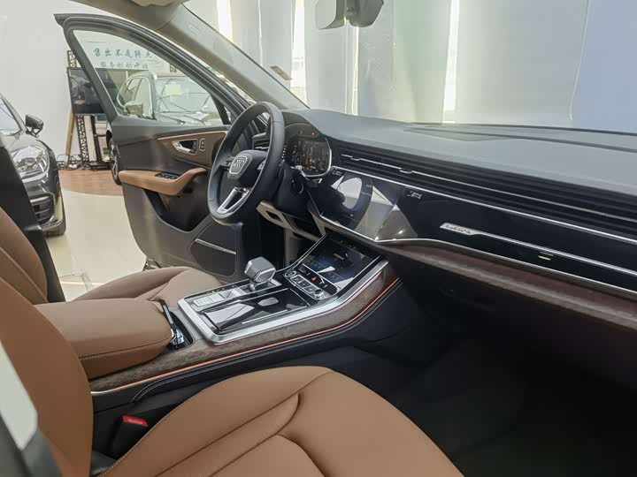 Фото 8 - Audi Q7