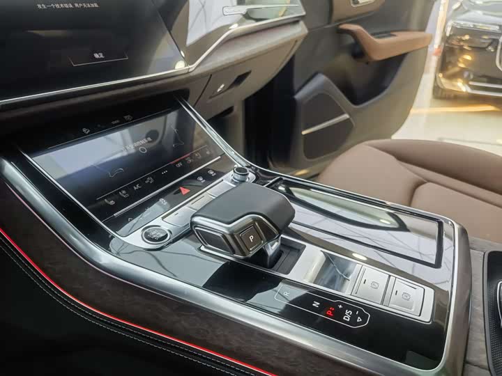 Фото 9 - Audi Q7