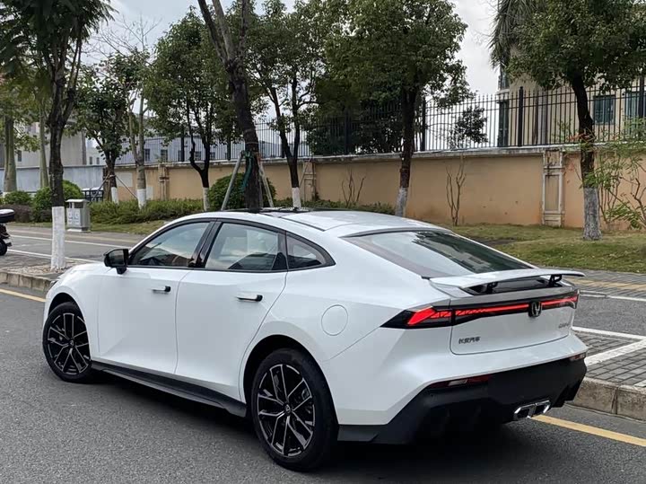 Фото 4 - Changan UNI-V Hybrid