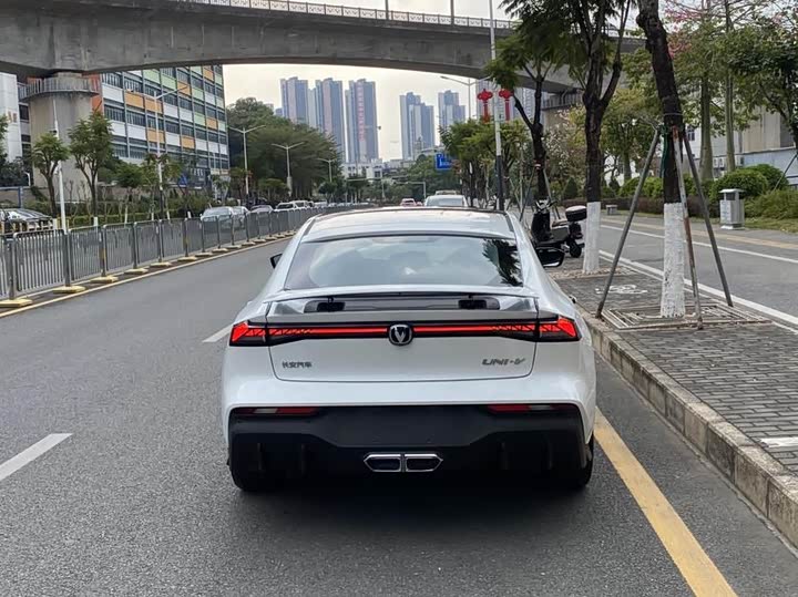 Фото 5 - Changan UNI-V Hybrid