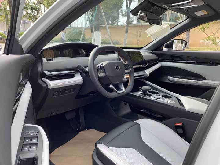 Фото 6 - Changan UNI-V Hybrid