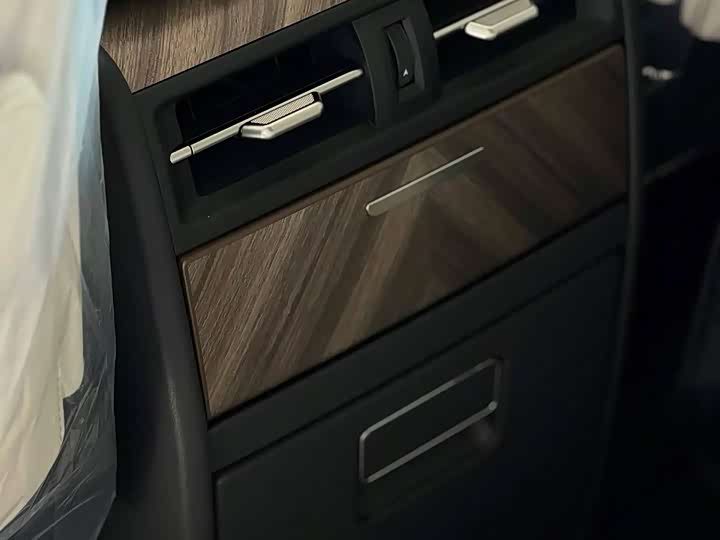 Фото 14 - Lexus LM