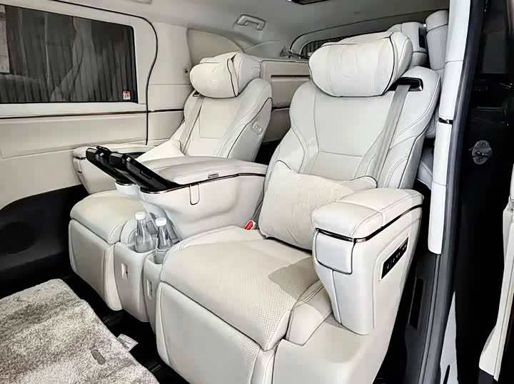 Фото 9 - Lexus LM