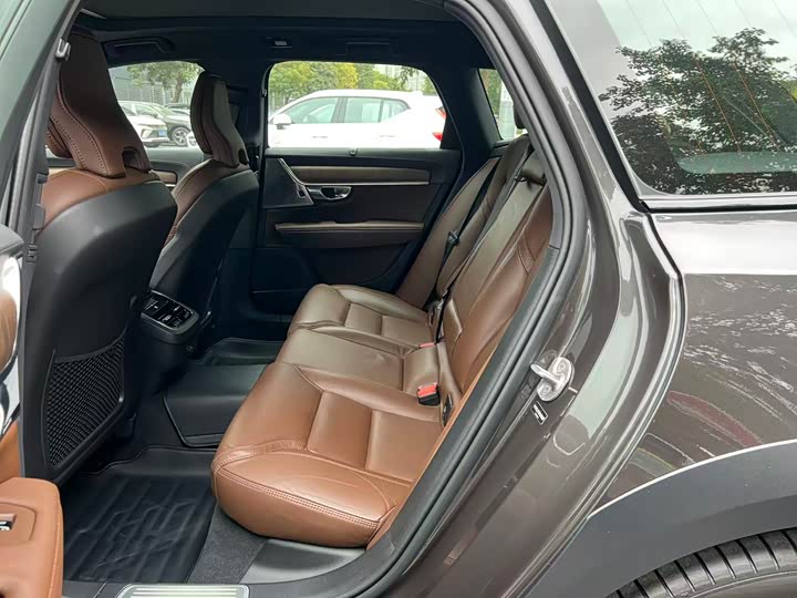 Фото 7 - Volvo V90