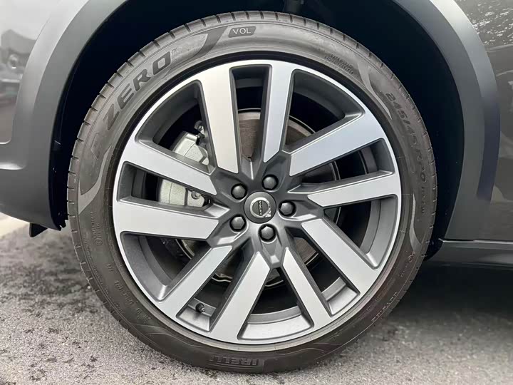 Фото 8 - Volvo V90