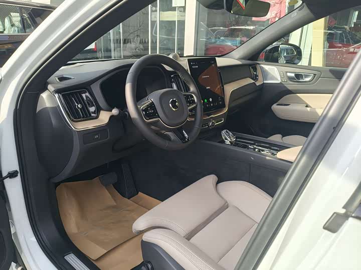 Фото 9 - Volvo XC60