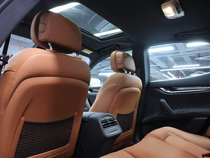 Фото 14 - Maserati Ghibli