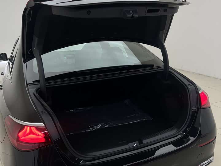 Photo 12 - Mercedes-Benz E-Class