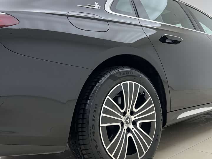 Photo 13 - Mercedes-Benz E-Class