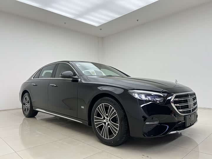 Photo 3 - Mercedes-Benz E-Class