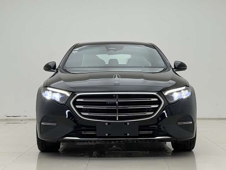 Photo 4 - Mercedes-Benz E-Class