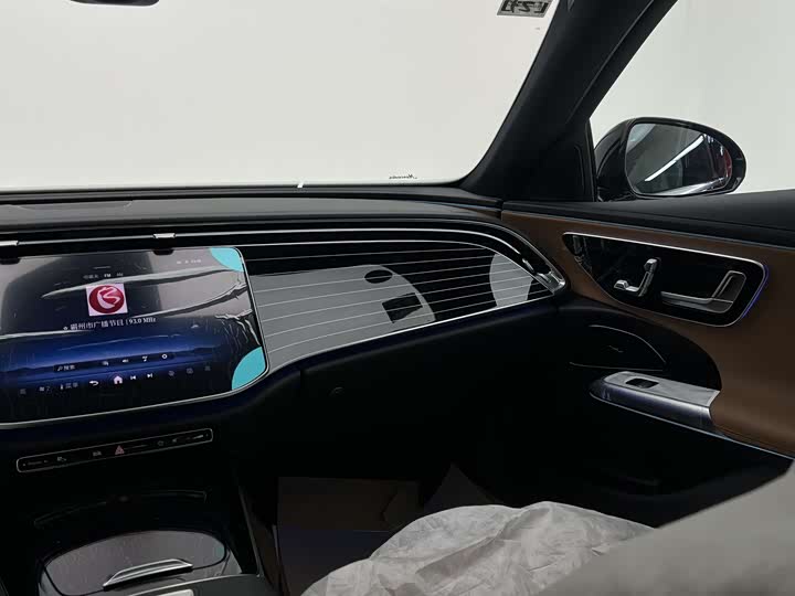 Photo 5 - Mercedes-Benz E-Class