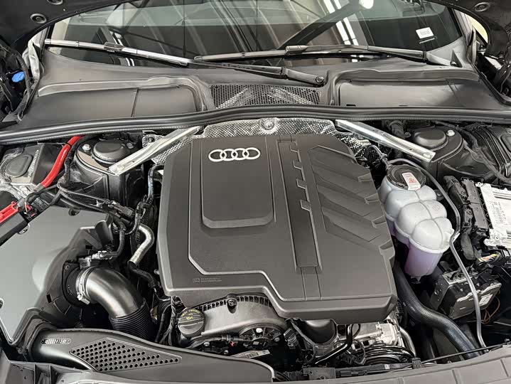 Фото 4 - Audi A4L