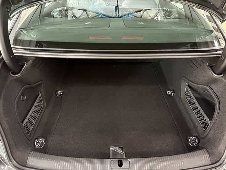 Фото 9 - Audi A4L