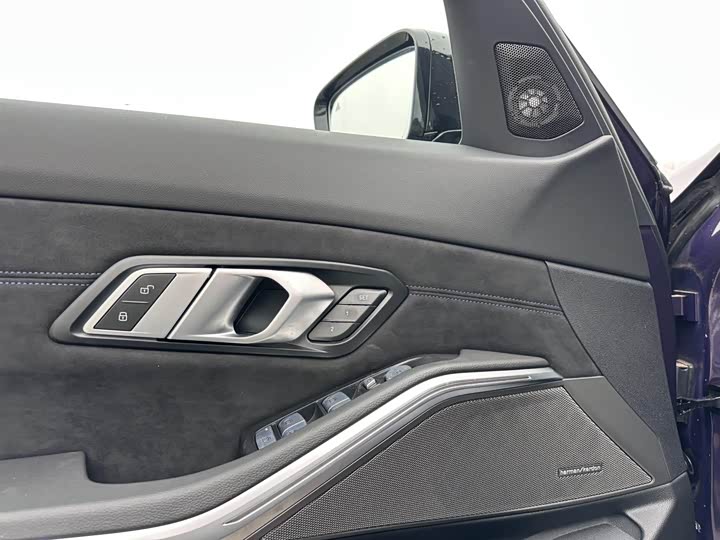 Photo 8 - BMW 3 Series