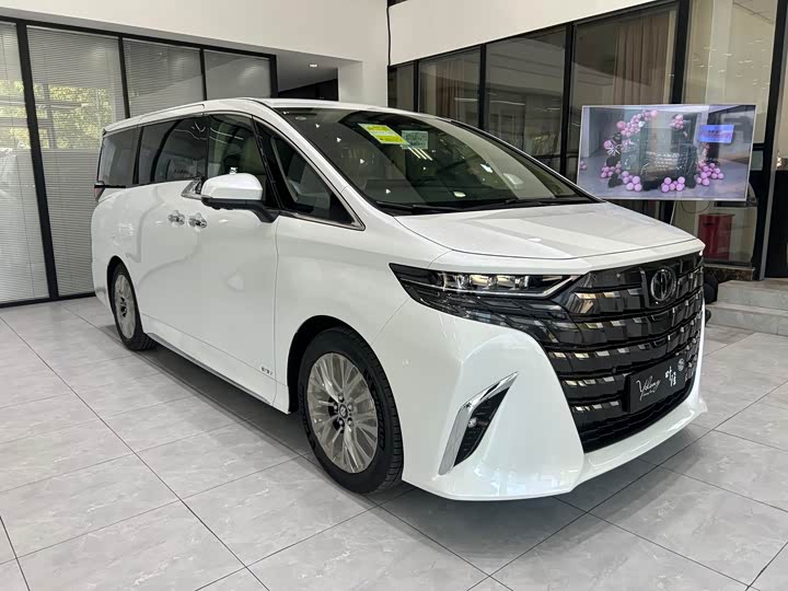 Фото 1 - Toyota Alphard