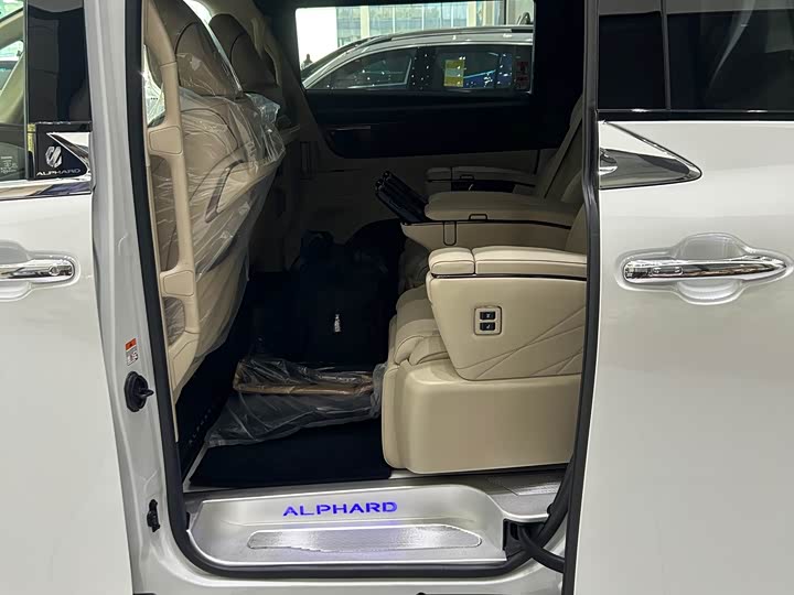 Фото 6 - Toyota Alphard