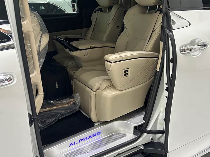 Фото 7 - Toyota Alphard