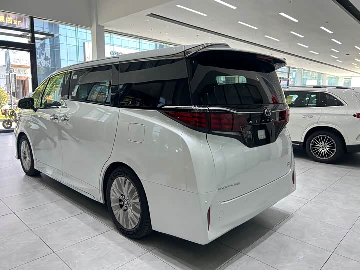 Фото 9 - Toyota Alphard