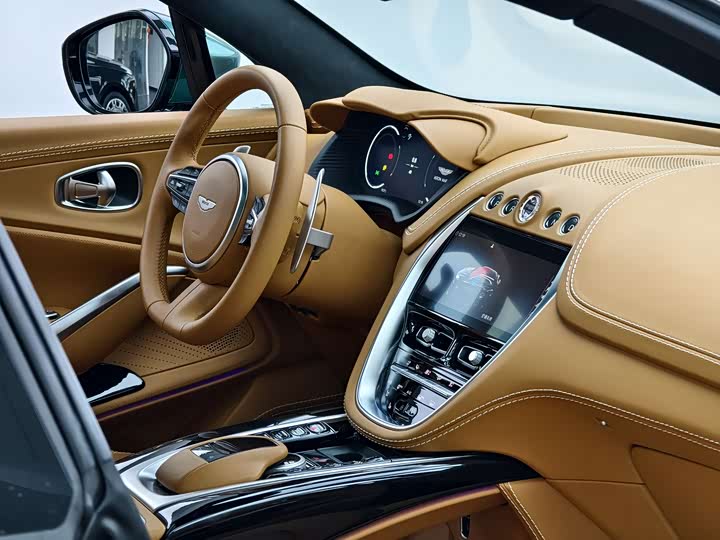 Фото 13 - Aston Martin DBX