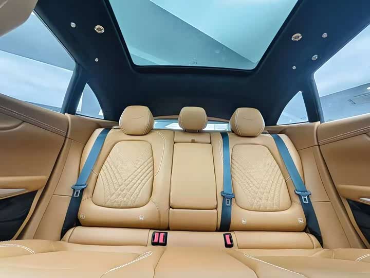 Фото 8 - Aston Martin DBX