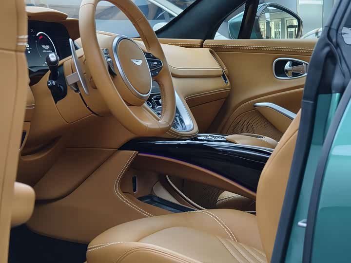 Фото 9 - Aston Martin DBX