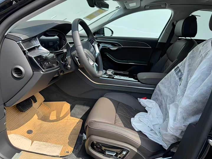 Фото 3 - Audi A8