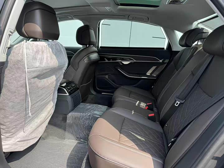 Фото 5 - Audi A8