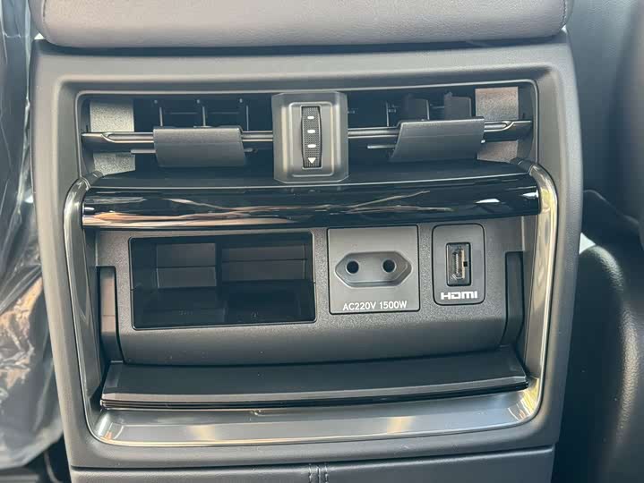 Фото 17 - Toyota Alphard