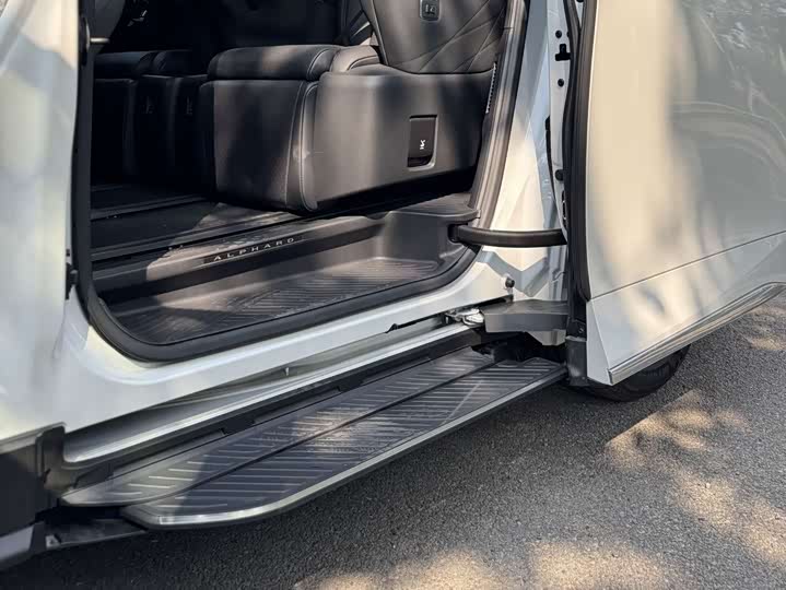 Фото 19 - Toyota Alphard