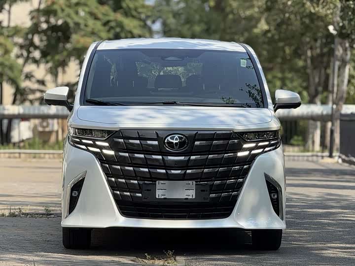 Фото 2 - Toyota Alphard