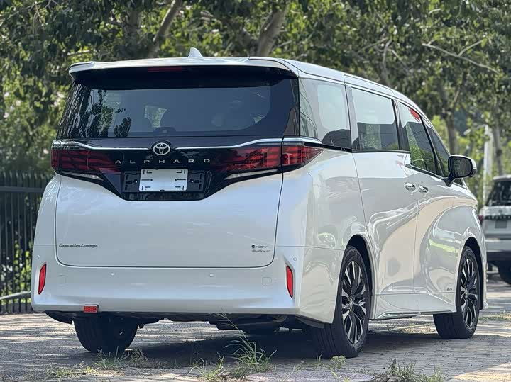 Фото 4 - Toyota Alphard