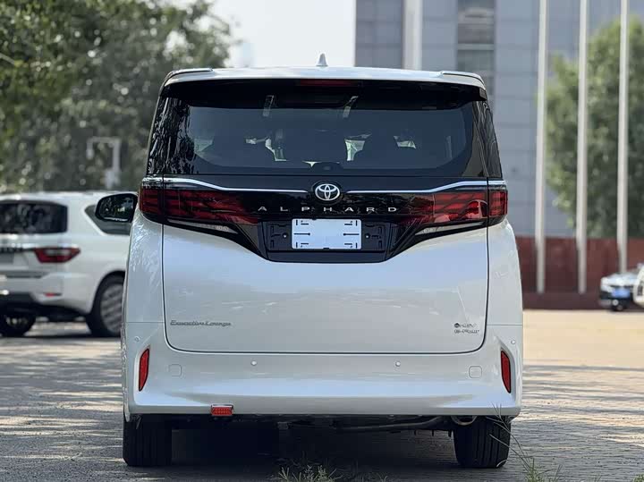 Фото 5 - Toyota Alphard