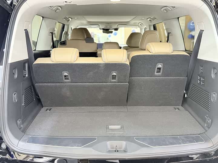 Фото 15 - Infiniti QX80