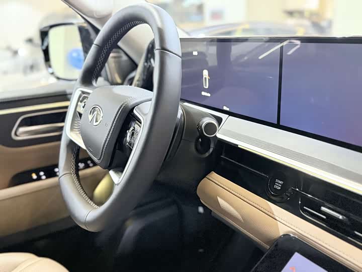 Фото 17 - Infiniti QX80