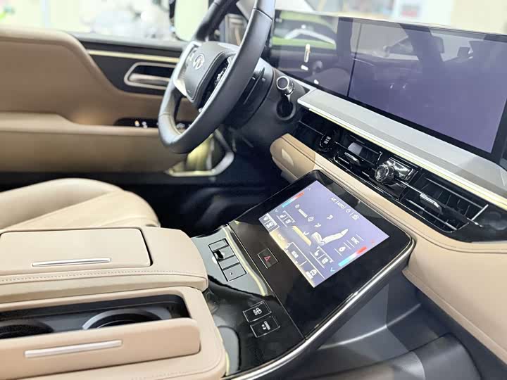 Фото 18 - Infiniti QX80