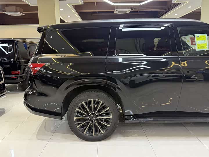 Фото 21 - Infiniti QX80
