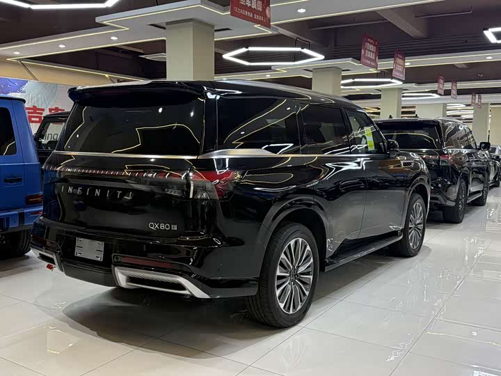 Фото 23 - Infiniti QX80