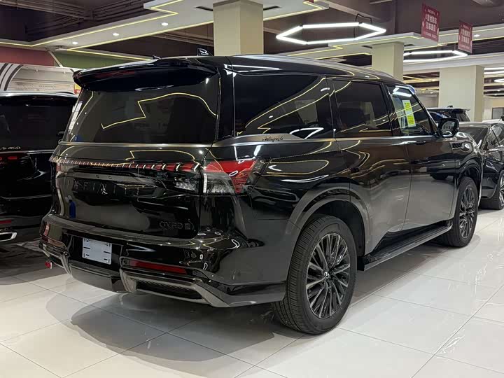 Фото 24 - Infiniti QX80