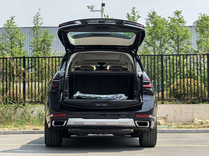 Фото 18 - BMW X7