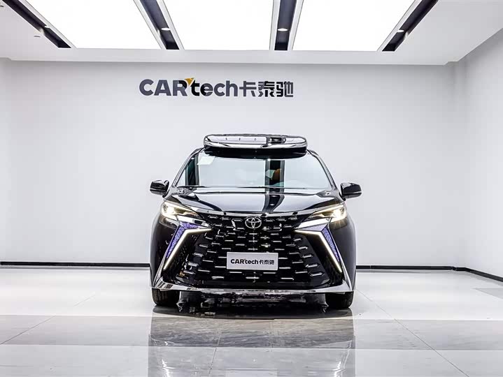 Фото 2 - Toyota Granvia